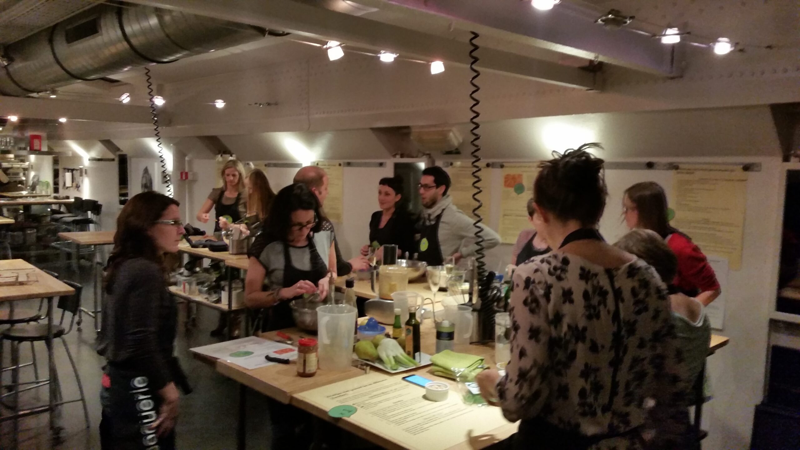 Kookworkshop met chef en deelnemers