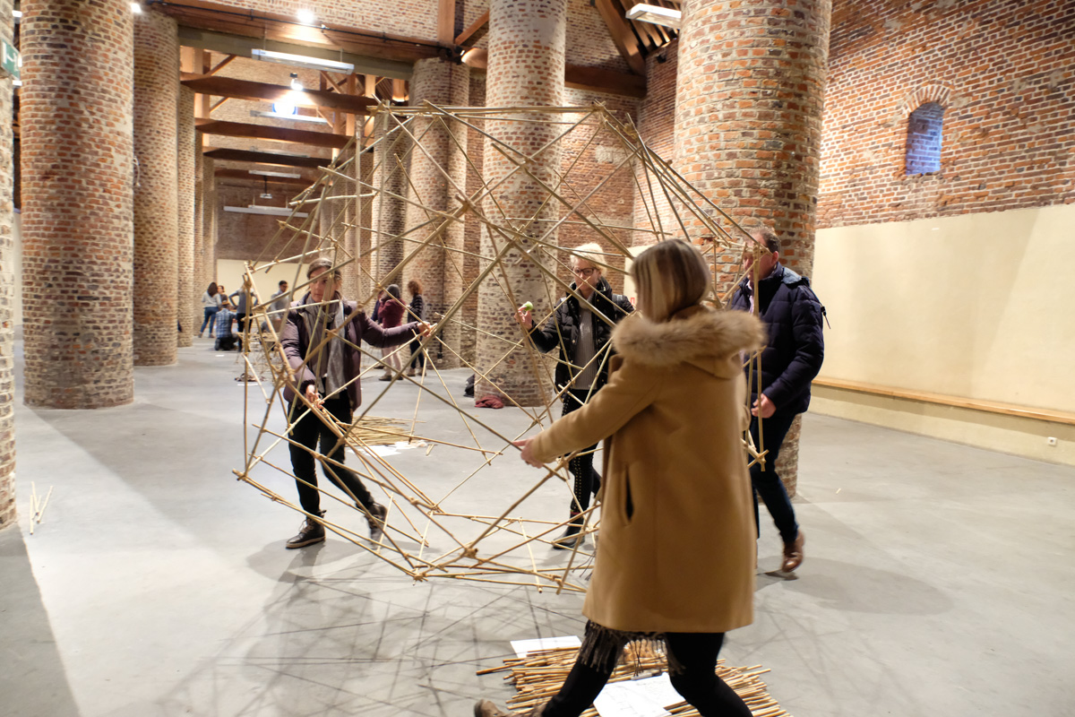 Bamboo Challenge: groep bouwt aan bamboe-constructie
